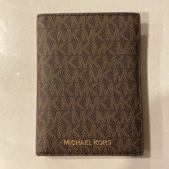 Michael Kors Wallet - Picture 1 of 7